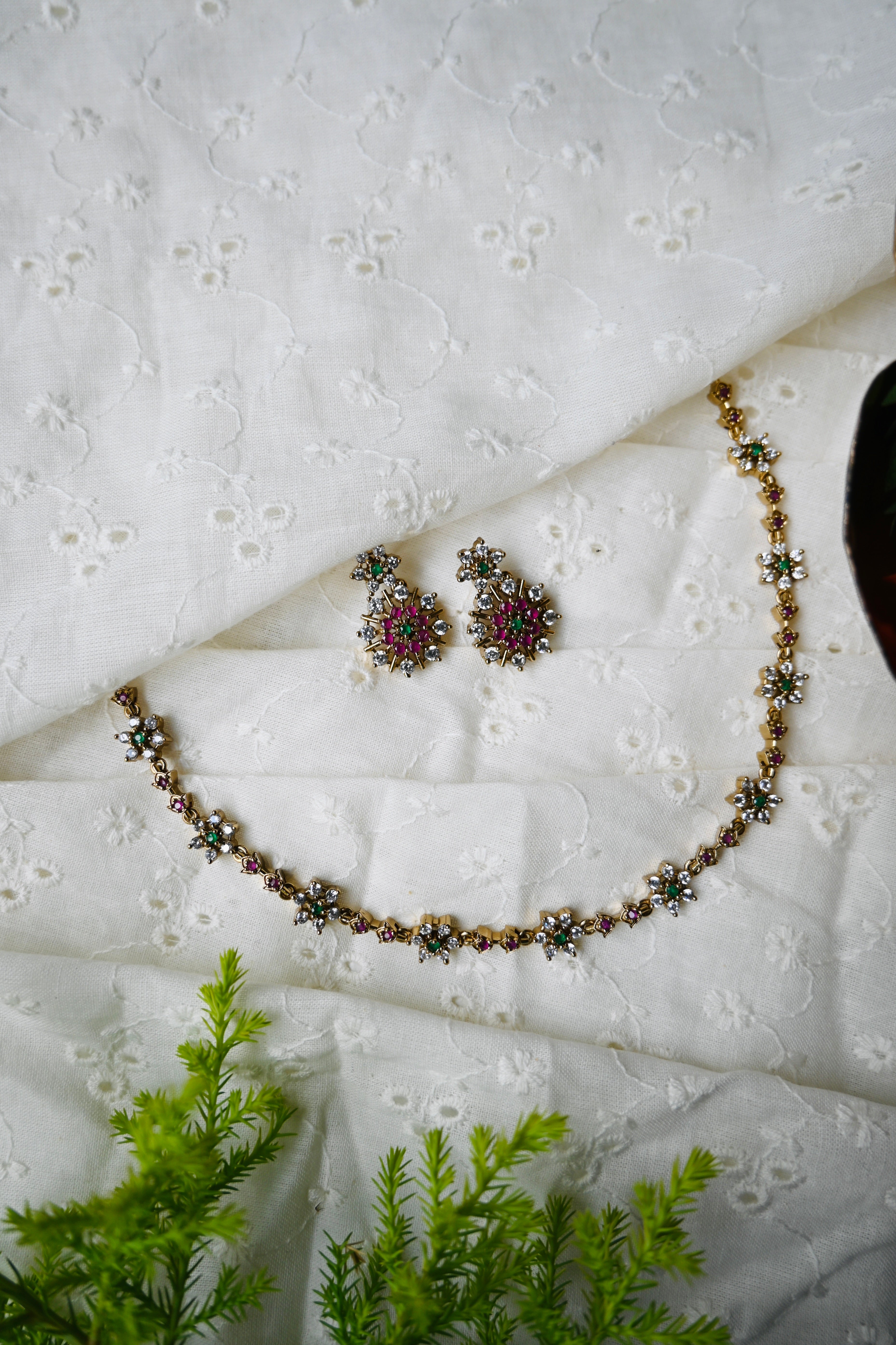 CHANDRIKA - STONE NECKLACE