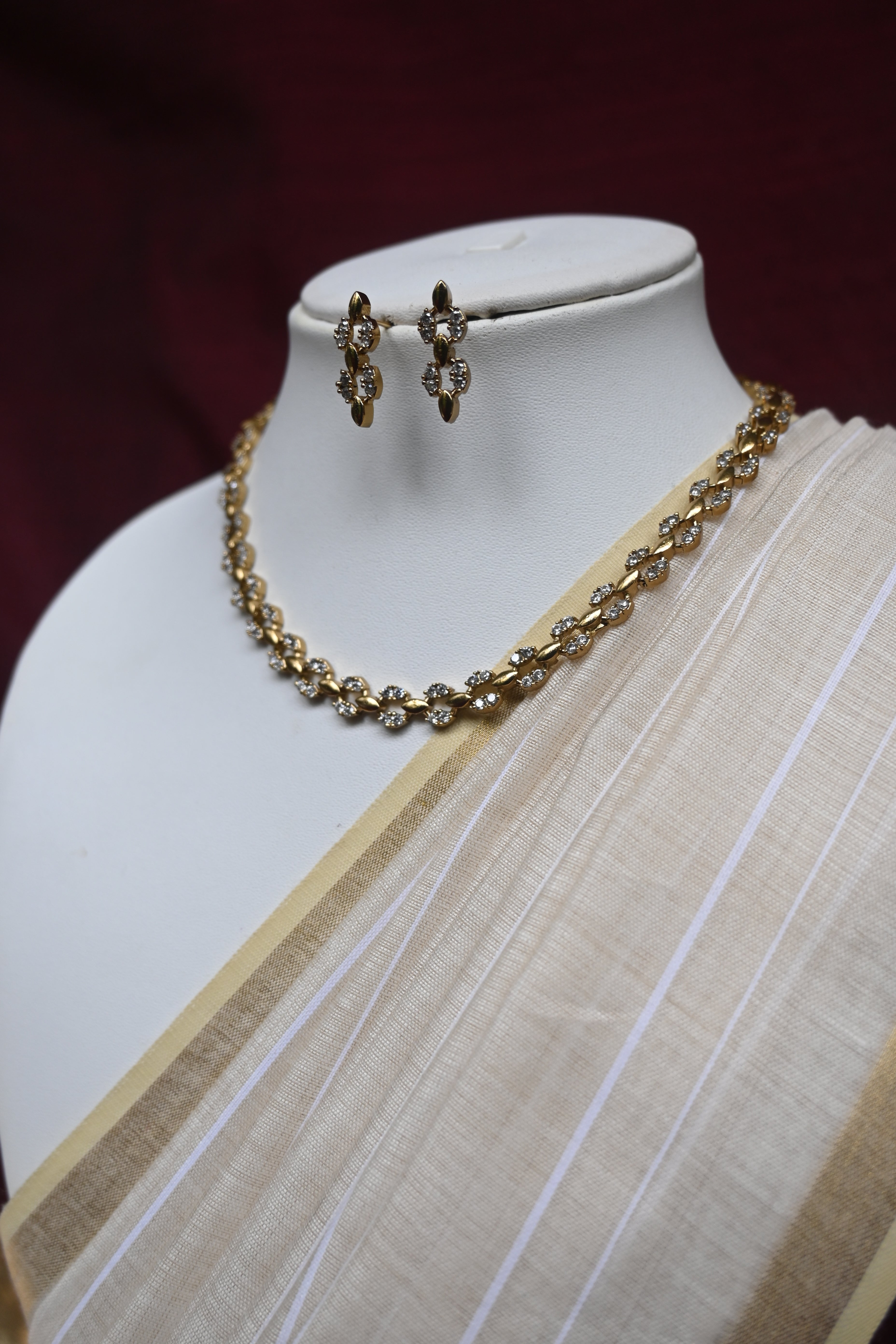 Riya - A Minimal Gold Tone Chain Set With Subtle Sprakle