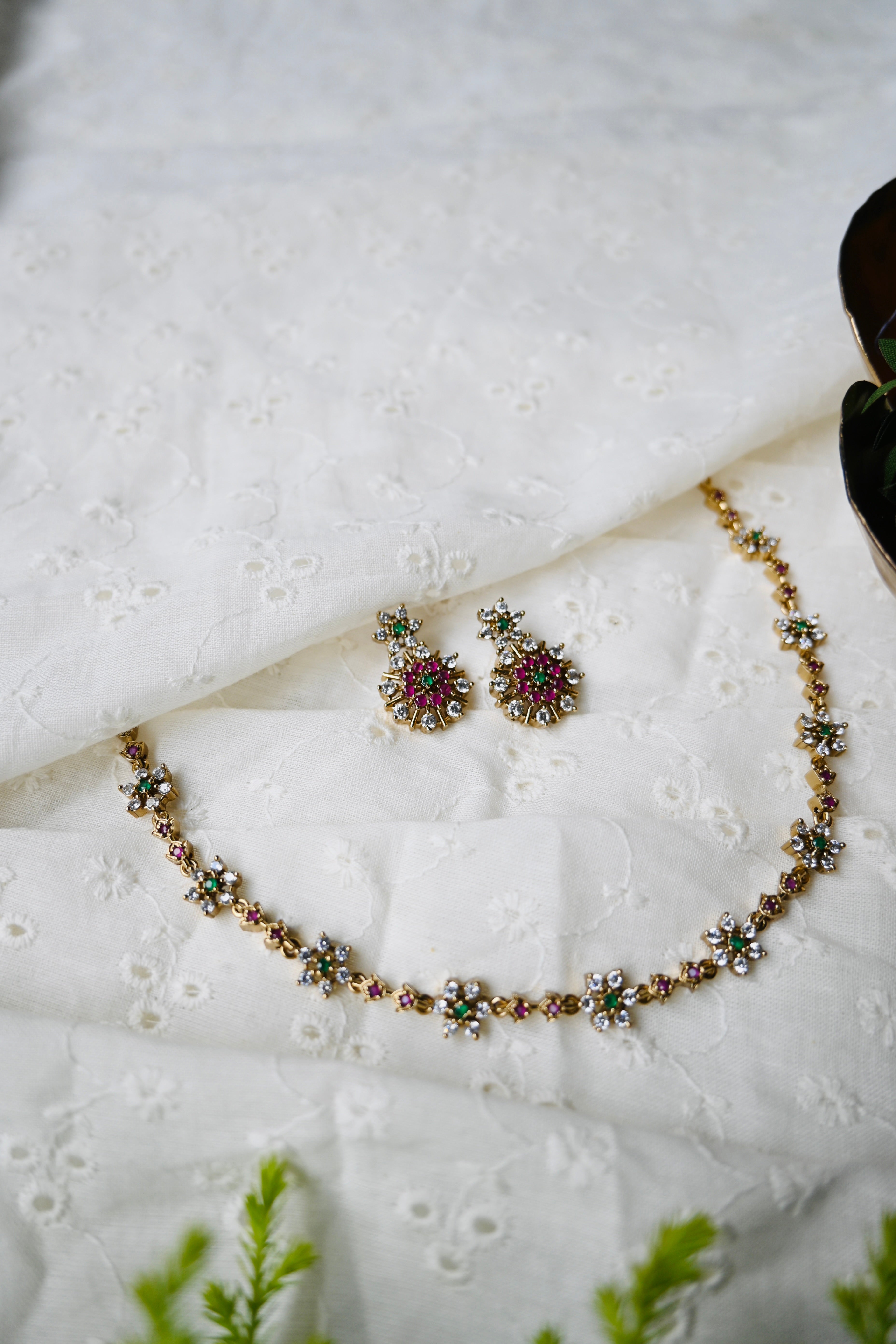 CHANDRIKA - STONE NECKLACE