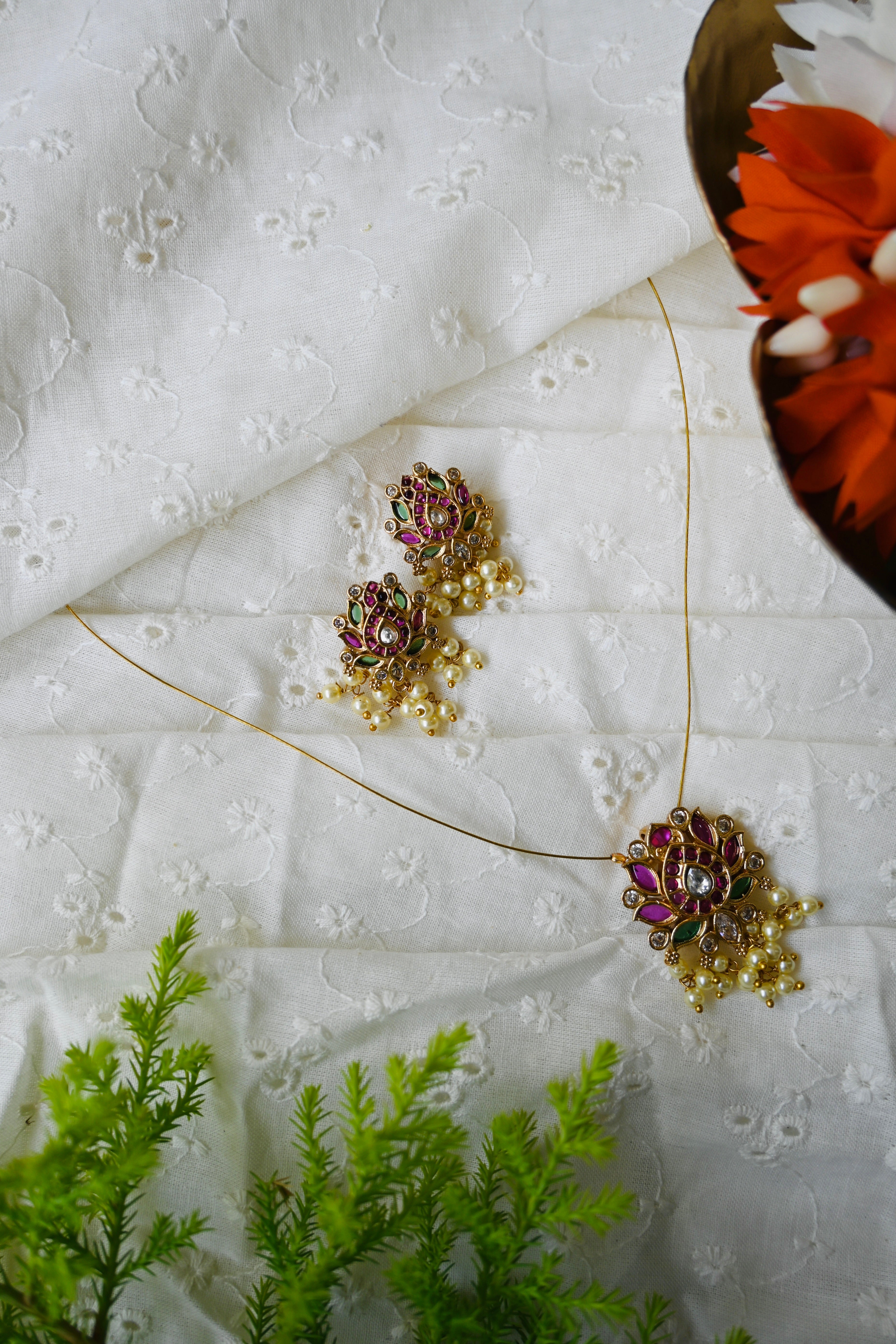 GAURI - LOTUS INVISIBLE CHAIN
